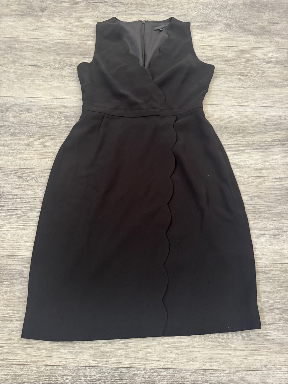 J. Crew Women’s Black Scallop Sheath cocktail Dress size 6 - Picture 3 of 12